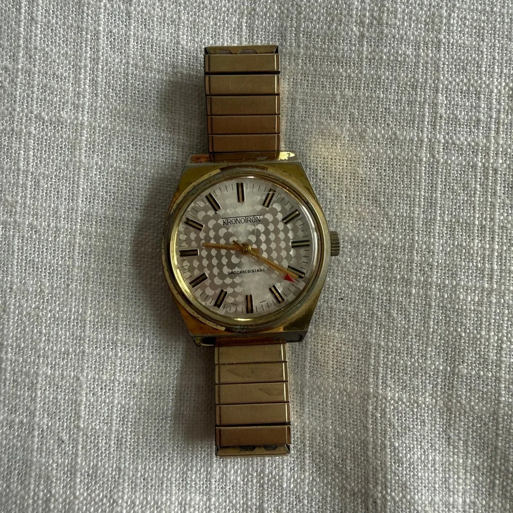 Vintage Kronotron Shockresistant Manual Wind Watch Gold Tone Honeycomb Dial